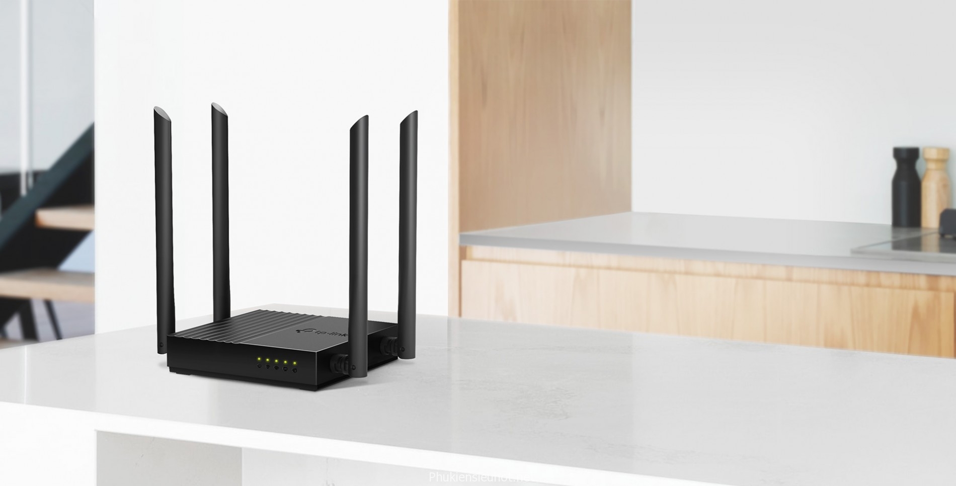 Bộ phát WiFi TP-Link Archer C64 AC1200 với 4 anten, băng tần kép 2.4GHz và 5GHz