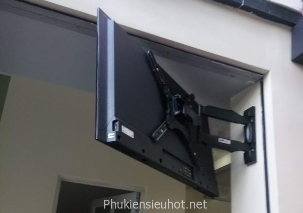 Giá treo tivi góc P4-G lắp cho cửa hàng