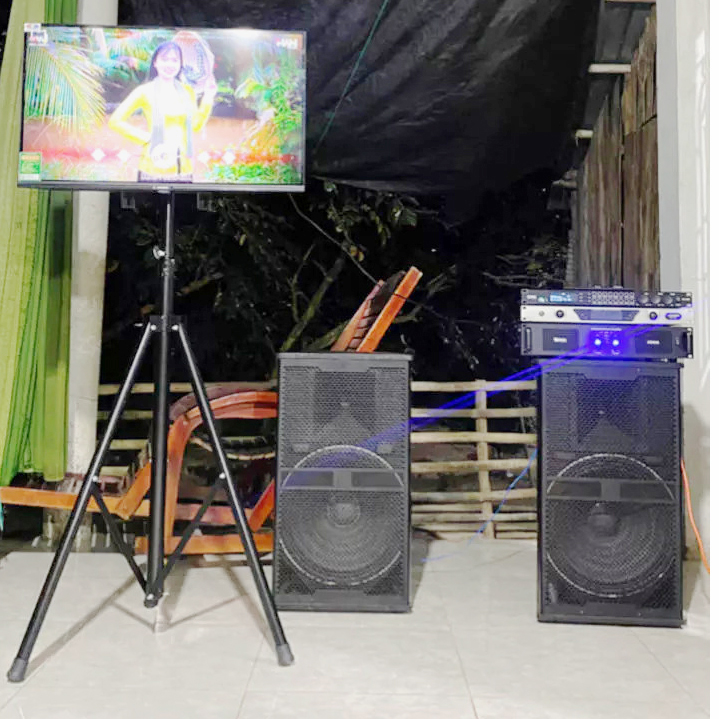 Giá treo tivi di động 3 chân cho tivi 32inch kết hợp dàn loa karaoke gia đình