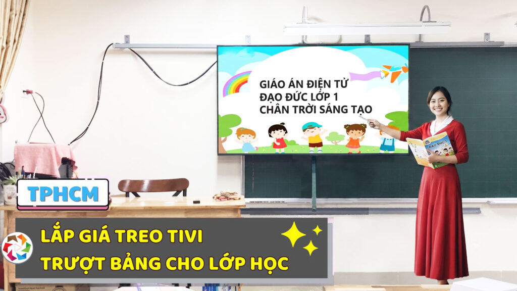 Lắp giá treo tivi trượt ngang bảng cho lớp học tại TPHCM