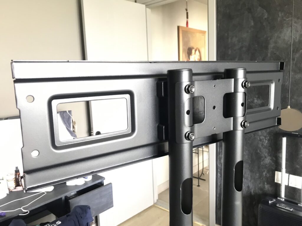 Mặt sau giá treo tivi di động NB AVA1500