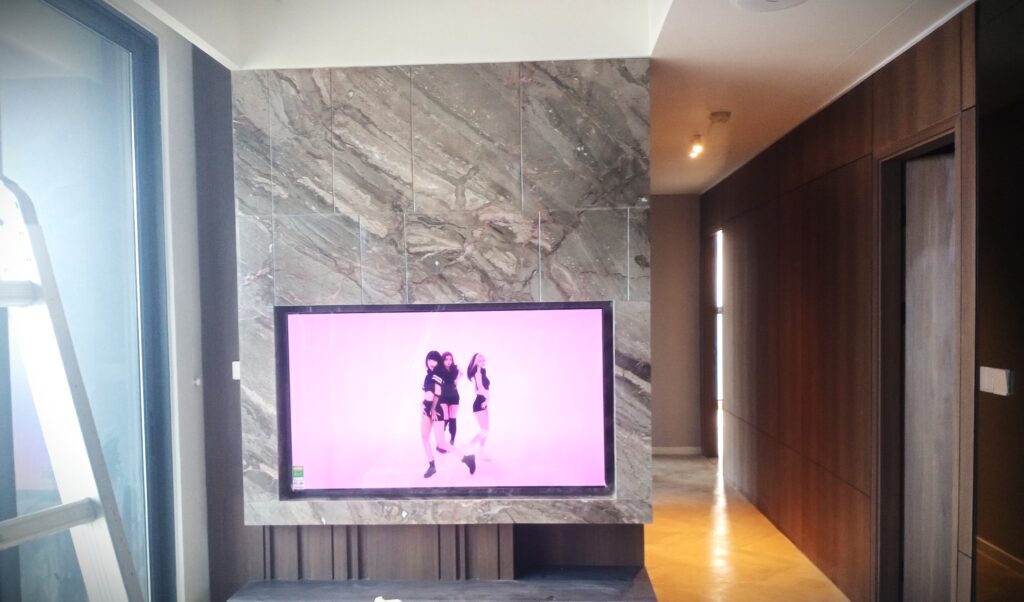 lắp giá treo tivi âm tường 65inch