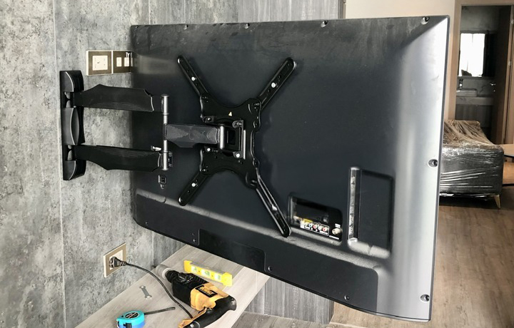 Lắp giá treo tivi xoay 55 inch tại TPHCM chắc chắn, thẩm mỹ
