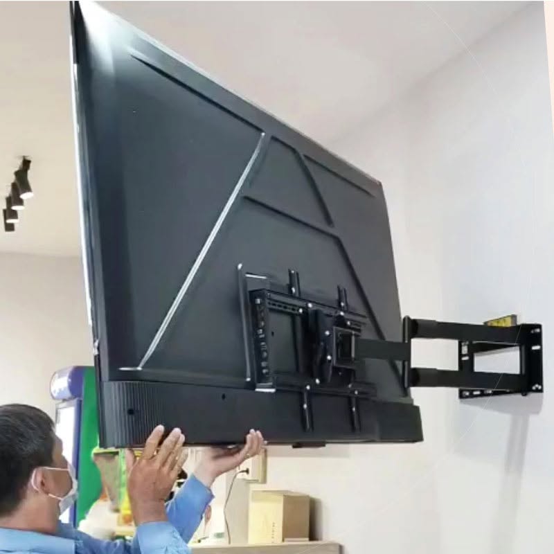 Lắp giá treo tivi xoay SP2 cho tivi 75 inch tại Phú Nhuận
