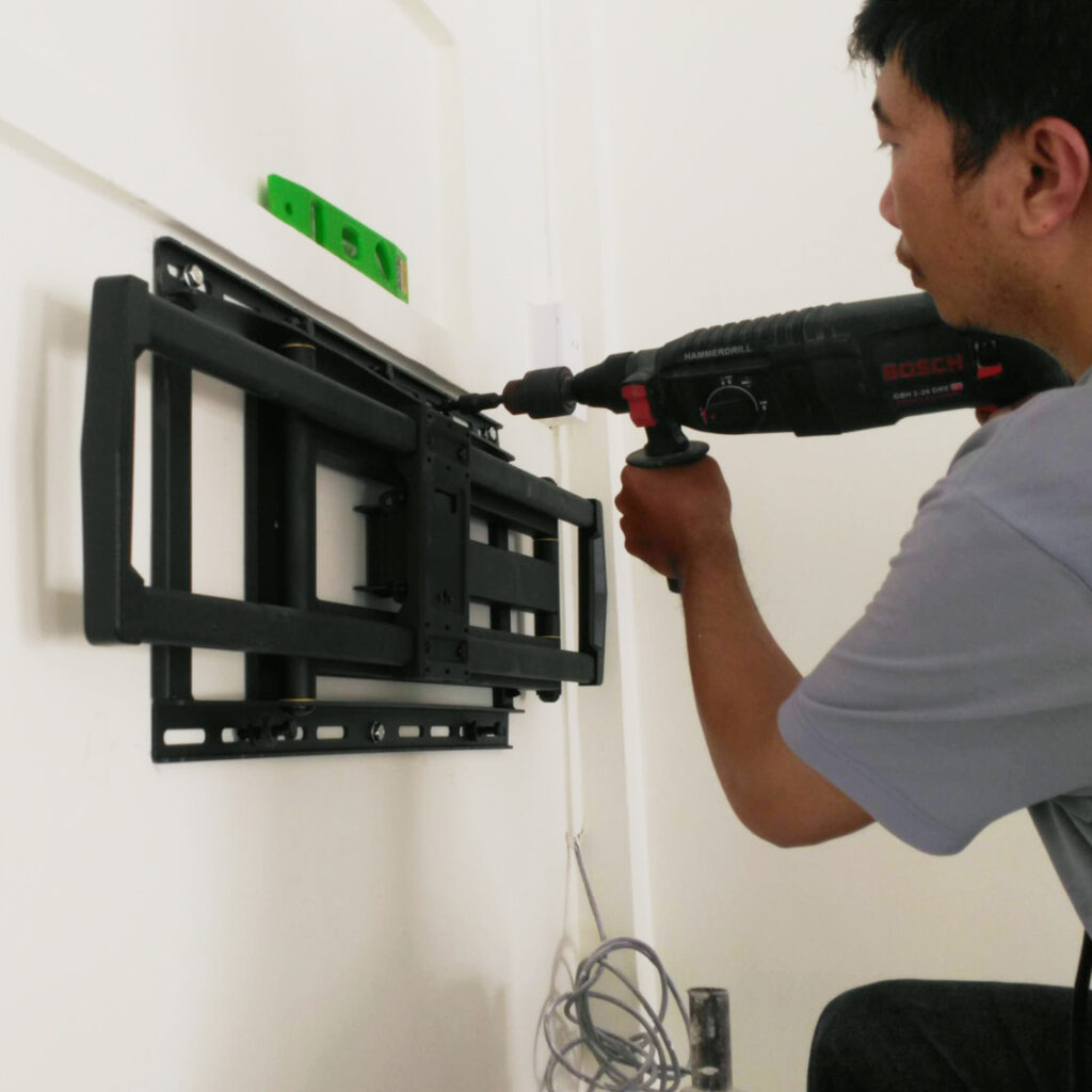 Lắp thực tế giá treo tivi xoay Sp2g tại thủ đức