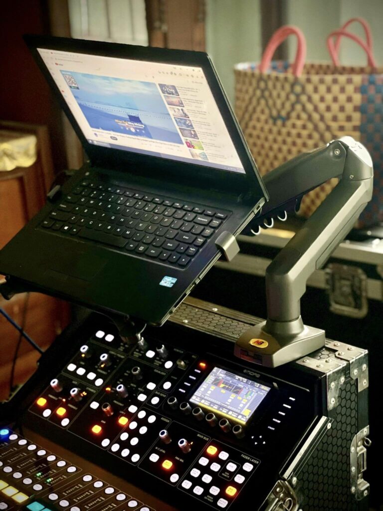 Combo NB F80 FP2 lắp thực tế trên tủ mixer dàn âm thanh
