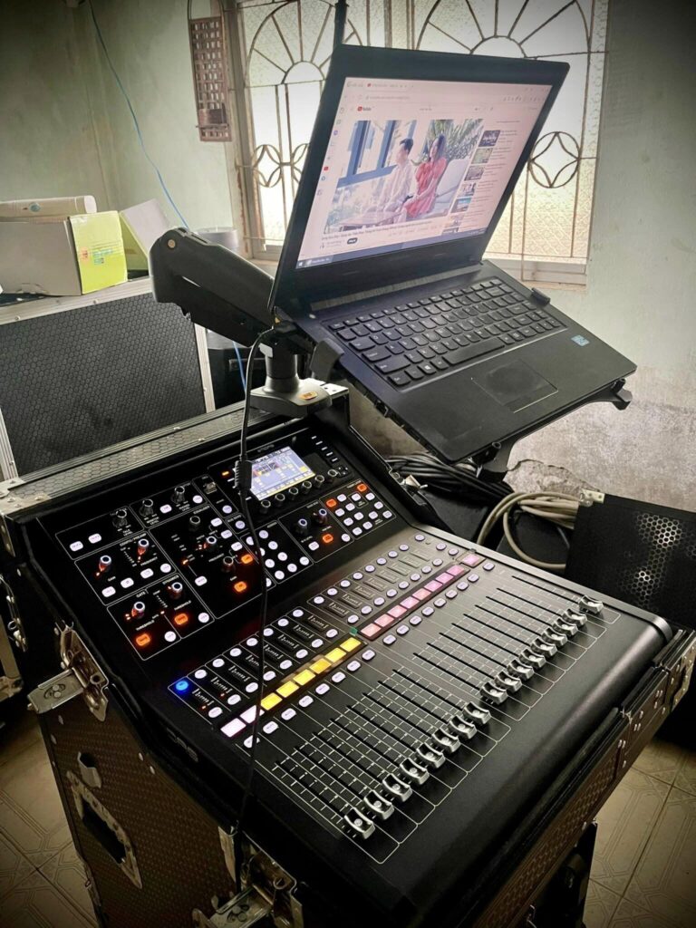 Combo NB F80 FP2 lắp thực tế trên tủ mixer dàn âm thanh
