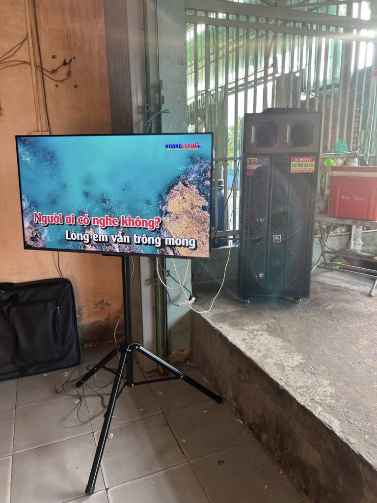 Giá Đỡ Tivi Di Động 3 Chân Treo Tivi 43inch