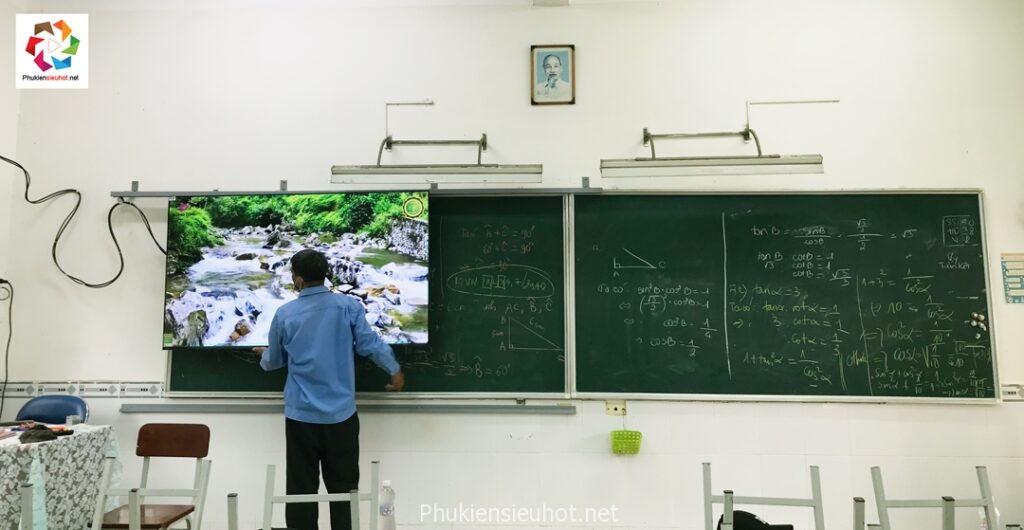 Lắp khung treo tivi ray trượt bảng tại Trường THCS Hoàng Hoa Thám, Q.Tân Bình - Lắp Tivi 70inch