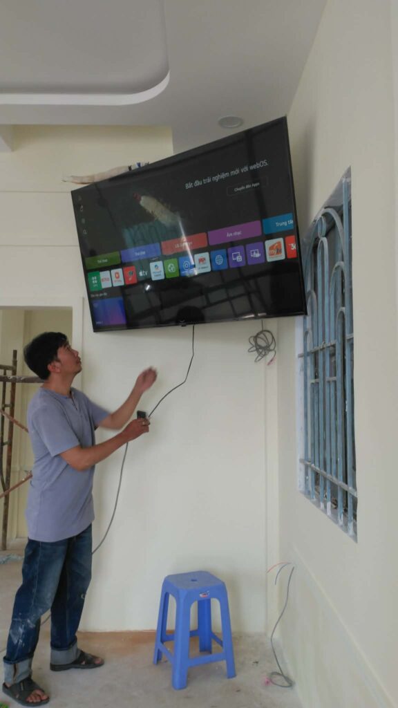 lắp thực tế Giá Treo Tivi Xoay vuông góc 90 độ Ergotek E900 TV 47-90inch