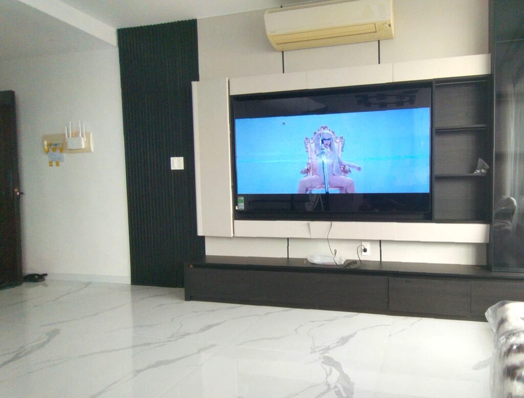 Công trình lắp giá treo tivi tại căn hộ Phú Mỹ Hưng, khách Hàn Quốc